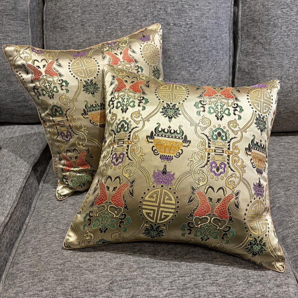 Brocade Effect Set of 2 Decorative cushions with gold piping and silky fabric